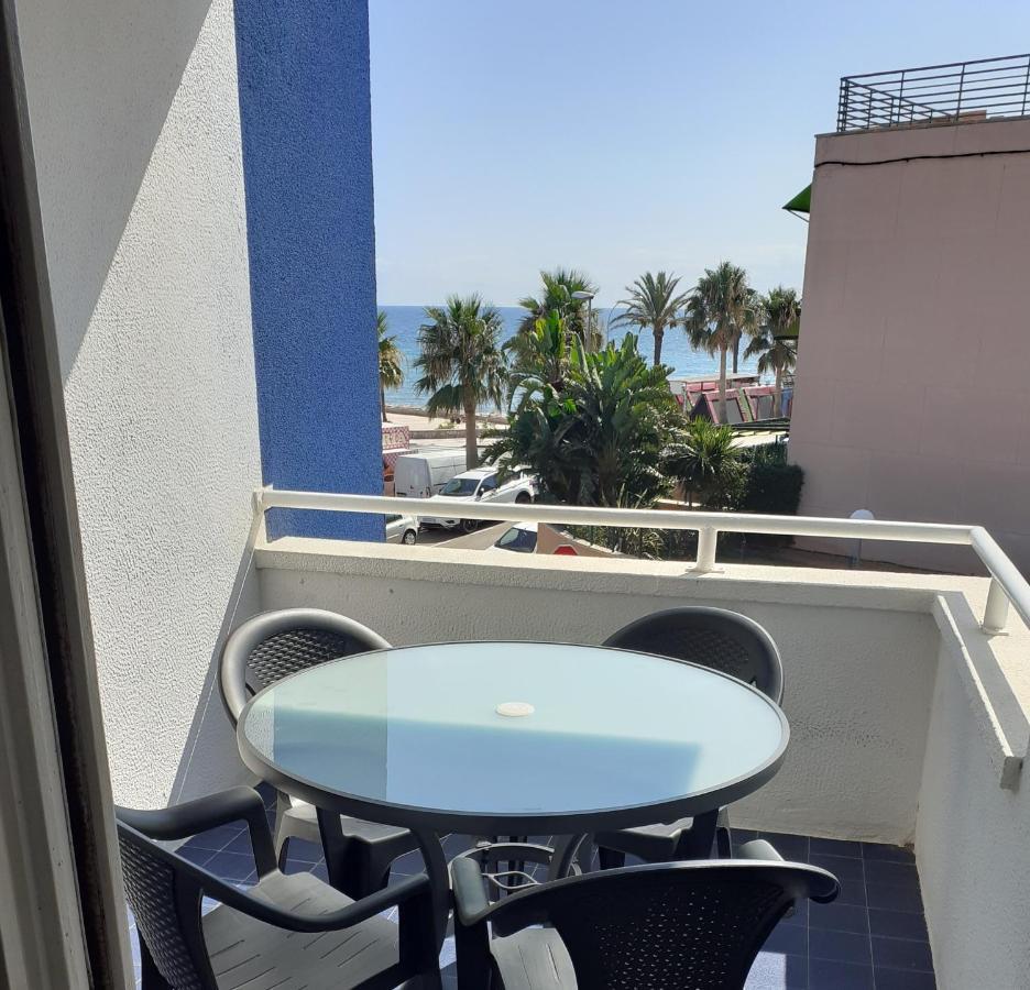 Puerto Deportivo Beachfront: Renovated Seaside Retreat Hospitalet De L'Infant Exterior photo