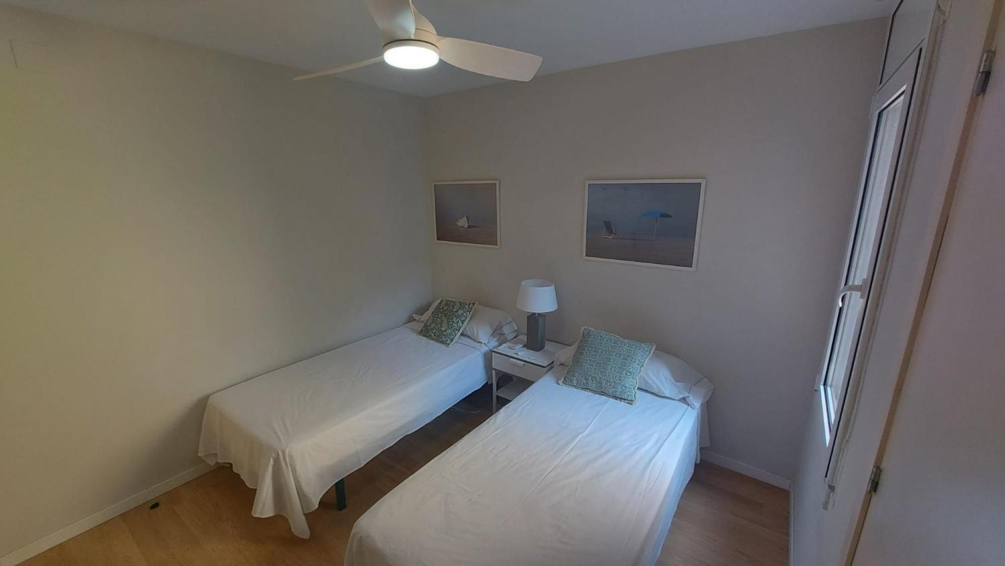Puerto Deportivo Beachfront: Renovated Seaside Retreat Hospitalet De L'Infant Exterior photo
