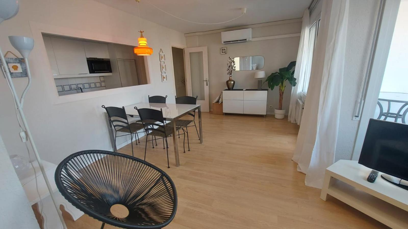 Puerto Deportivo Beachfront: Renovated Seaside Retreat Hospitalet De L'Infant Exterior photo